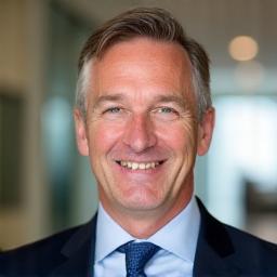 Portret van Dirk van der Meer, oprichter van Zandvoort Duin Wonen